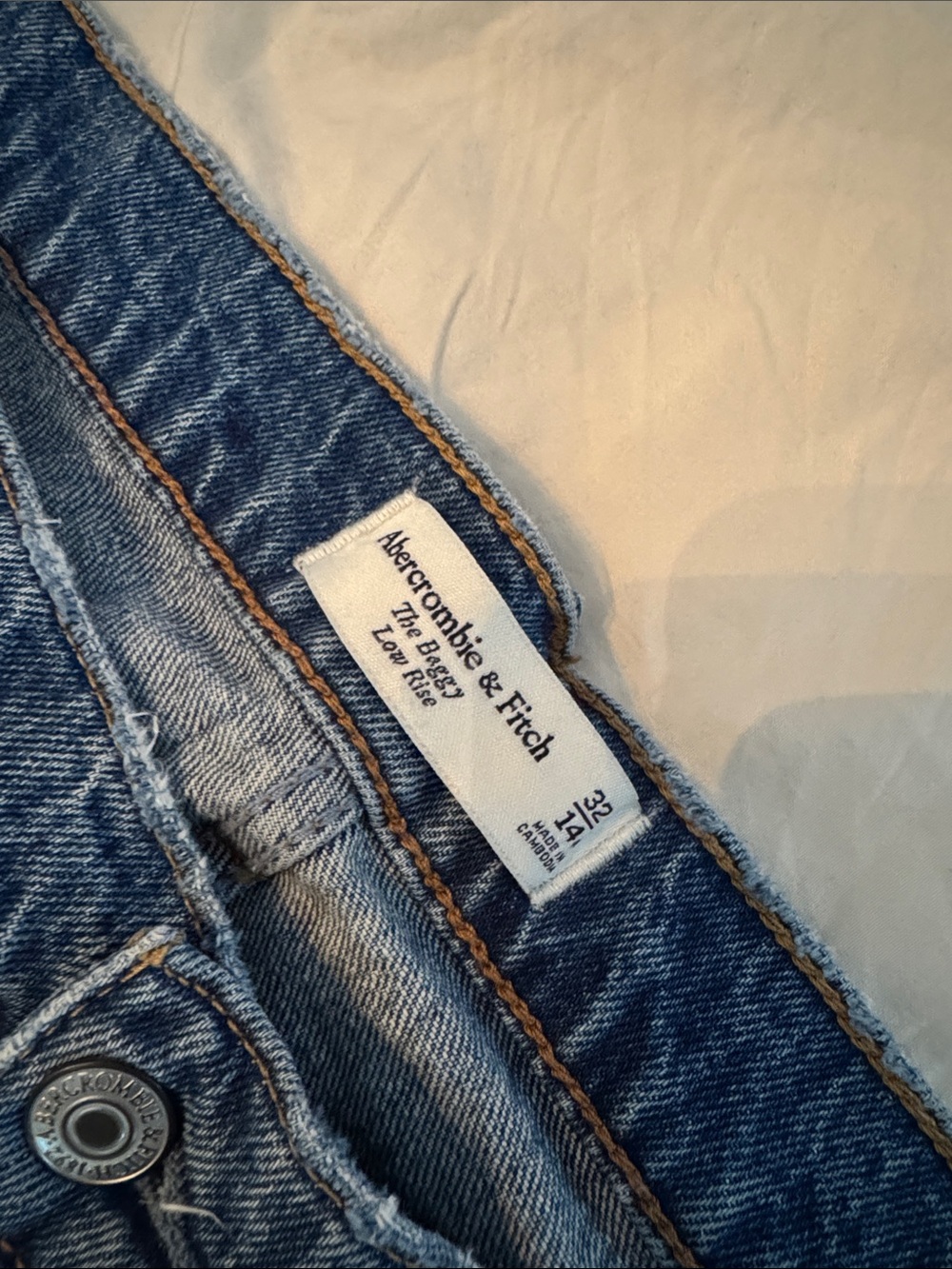 Abercrombie & Fitch Relaxed Straight-Leg Blue Jeans - Picture 2 of 2